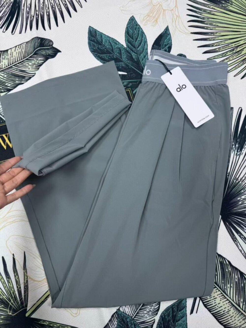 ⭐Steel Grey ALO Yoga Suit Up Trouser Relaxed Regular 30" Inseam🥌 - Picture 7 of 8